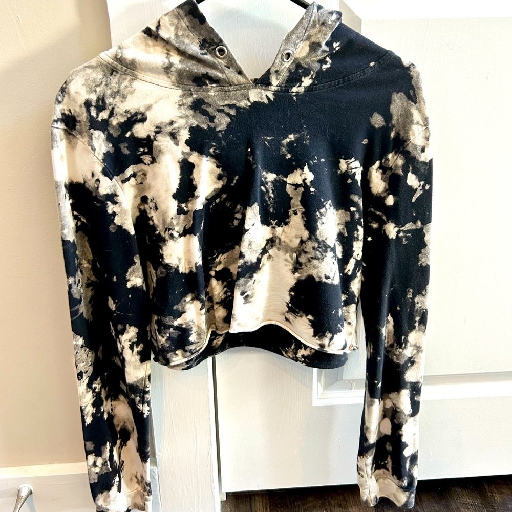 Moxeay Cropped Sweatshirt (black & tan)